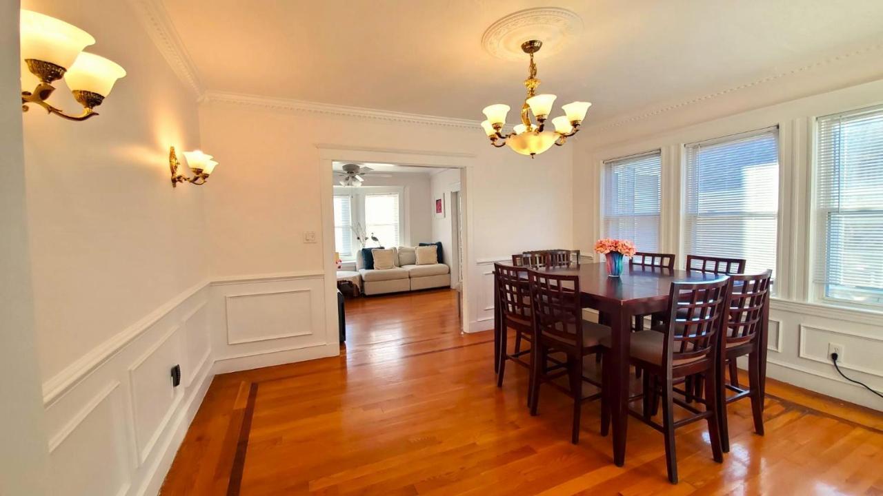 Near Train Station Gorgeous 3-Bedroom Apartment With Patios Boston Exterior foto