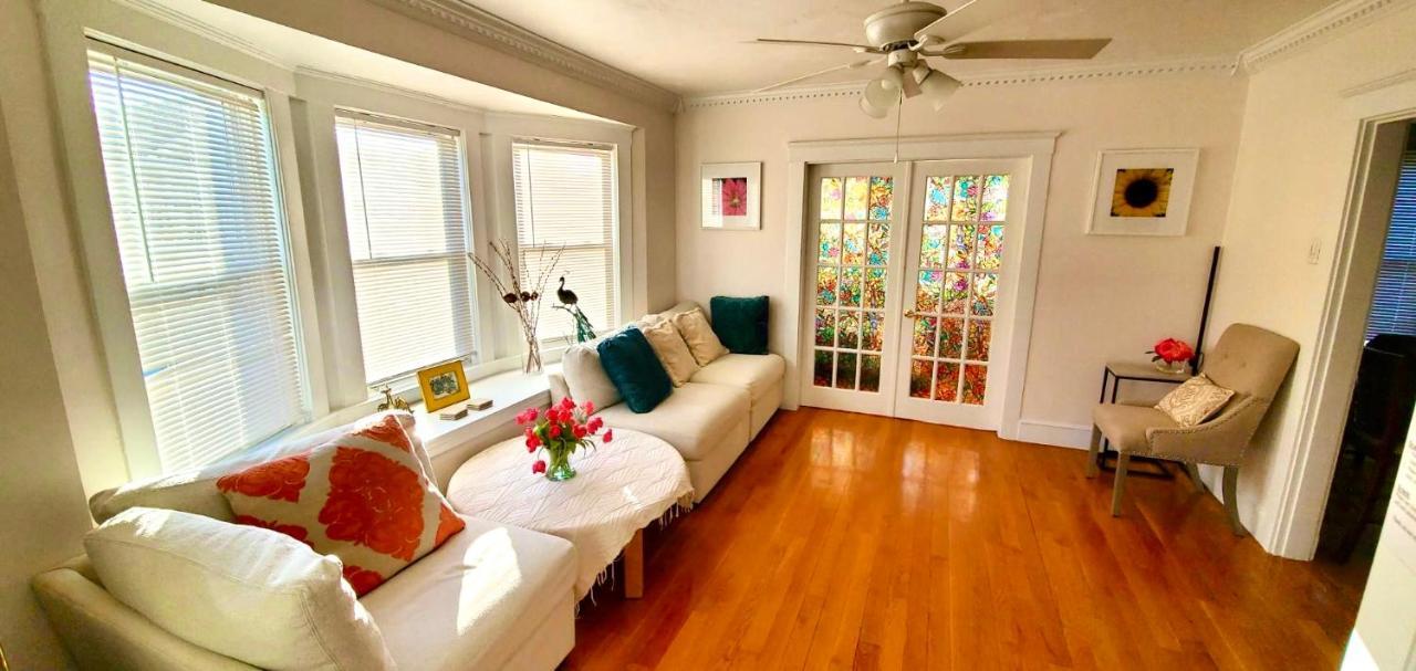 Near Train Station Gorgeous 3-Bedroom Apartment With Patios Boston Exterior foto